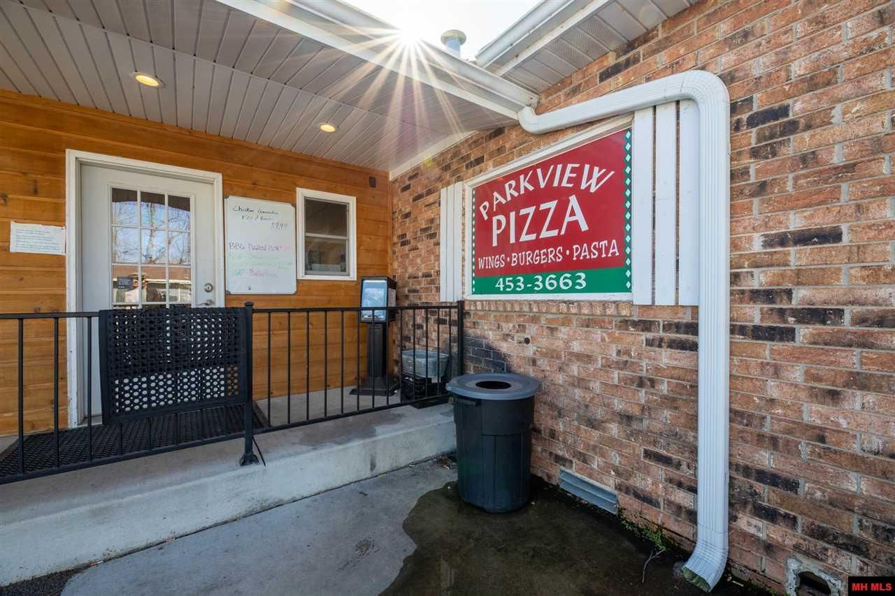 108 S 2nd St, Flippin, AR 72634